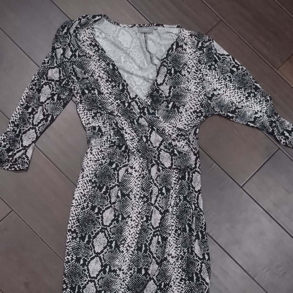 V neck long sleeve midi dress